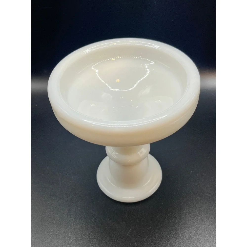 Vtg LE Smith Milk Glass Candlestick Holders Grape Leaf Embossed Set of 2‎ 4.5